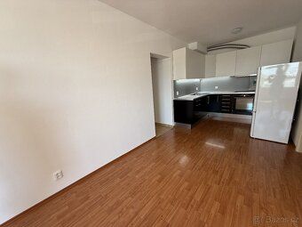 Nabízíme pronájem krásného slunného bytu 3+kk (73 m2) s šatn