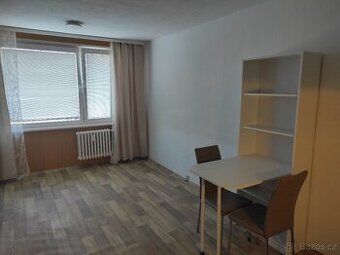 K dlouhodobému pronájmu nabízím 1+kk (garsoniéra) ve Varnsdo