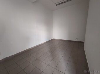 Nabízíme pronájem obchodního prostoru 30 m2 v areálu UAN, Zv