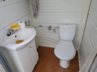 Prodám mobilní WC. Zateplené s keramickým umyvadlem a záchod