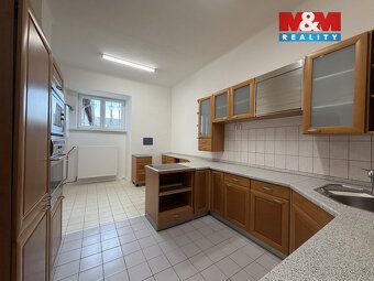 Ve výhradním zastoupení nabízíme k pronájmu zavedenou hospod