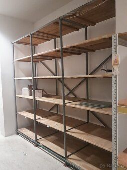 Nabízíme k pronájmu prostornou zděnou skladovou halu 400m2 v