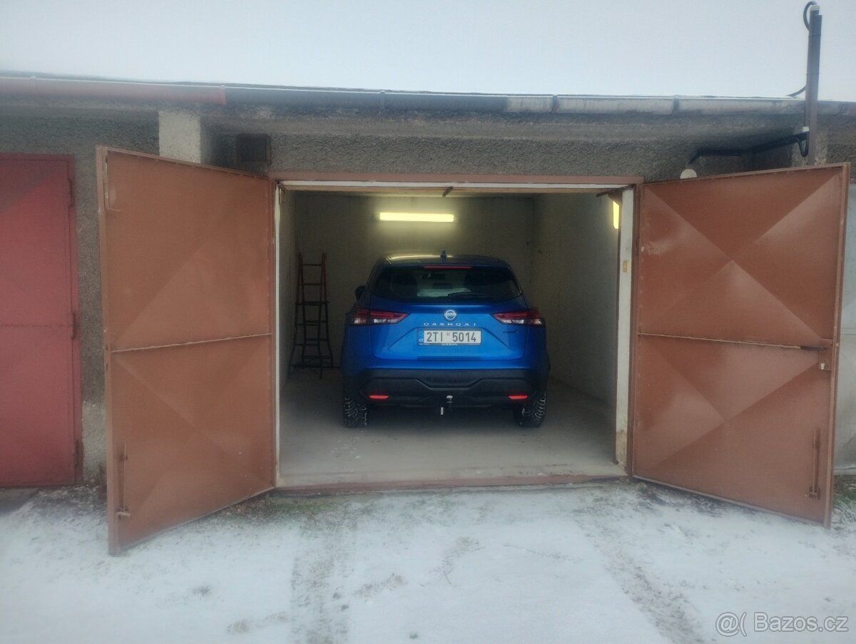 Pronajmu dlouhodobě garáž se zavedenou elektřinou, vhodné na