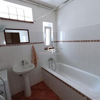 Nabízíme pronájem bytu 1+1 s lodžií, rozloha 57 m2, 2. patro