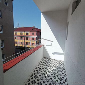 Nabízíme pronájem bytu 1+1 s lodžií, rozloha 57 m2, 2. patro