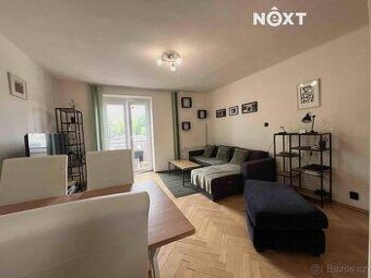 Nabízíme k pronájmu prostorný a světlý byt o dispozici 3+1 a