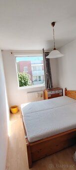 Nabízíme k pronájmu prostorný a světlý byt o dispozici 3+1 a