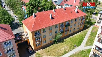 Nabízíme k prodeji krásný, slunný byt v prvním patře přímo v