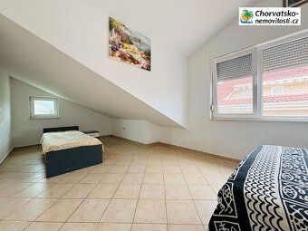 Novalja, ostrov Pag – penthouse apartmán 65,23 m², 2 terasy,