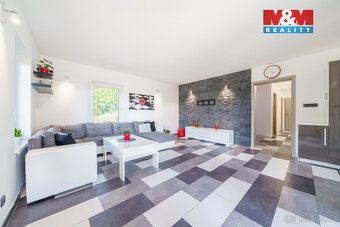 Hledáte místo, kde si užijete klid venkovského bydlení, dost