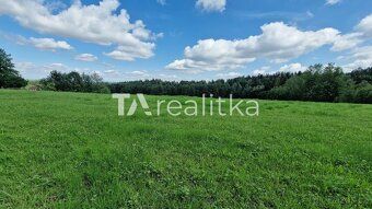 Nabízíme k prodeji stavební pozemek o výměře 1.440 m2 v podh