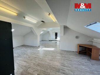 Nabízíme k pronájmu samostatnou kancelář nebo skladovací pro