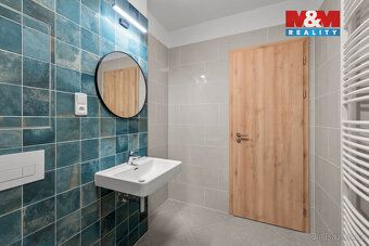 Pronájem krásného světlého bytu 1+kk (užitná plocha 37 m²) v