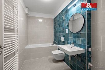 Pronájem krásného světlého bytu 1+kk (užitná plocha 37 m²) v