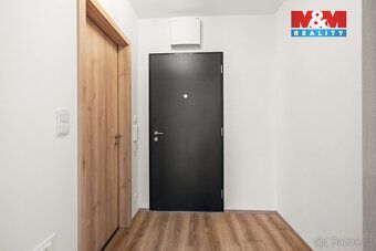 Pronájem krásného světlého bytu 1+kk (užitná plocha 37 m²) v