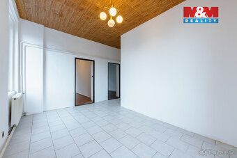 Nabízíme k prodeji velmi prostorný byt 4+1 o užitné ploše 11