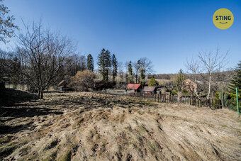 Nabízíme k prodeji slunnou zahradu o celkové výměře 376 m², 