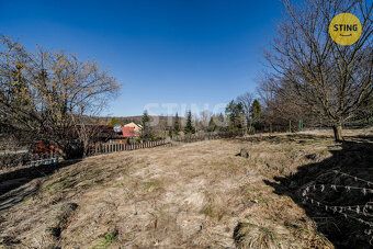 Nabízíme k prodeji slunnou zahradu o celkové výměře 376 m², 