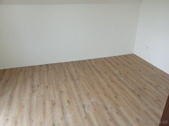 Pronájem bytu 3+kk, 82 m², Horní Loděnice – Tři Dvory
Nabízí