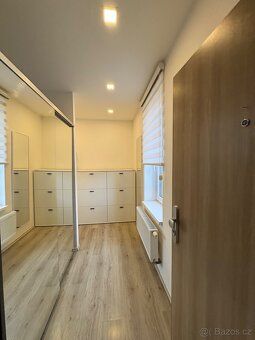Nabízíme k pronájmu světlý, moderně zařízený a kompletně vyb