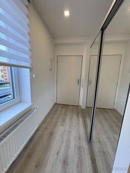Nabízíme k pronájmu světlý, moderně zařízený a kompletně vyb