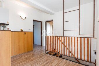 Hledáte prostorný rodinný dům, který nabízí možnost okamžité