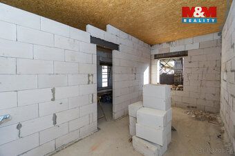 Nabízíme k prodeji prostorný rodinný dům v klidné části obce