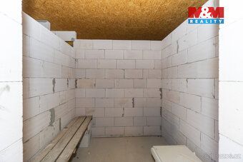 Nabízíme k prodeji prostorný rodinný dům v klidné části obce