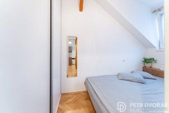 Ev.č. 00881 Podkrovní byt 2+kk, Orebitská, Praha 3 — Žižkov 