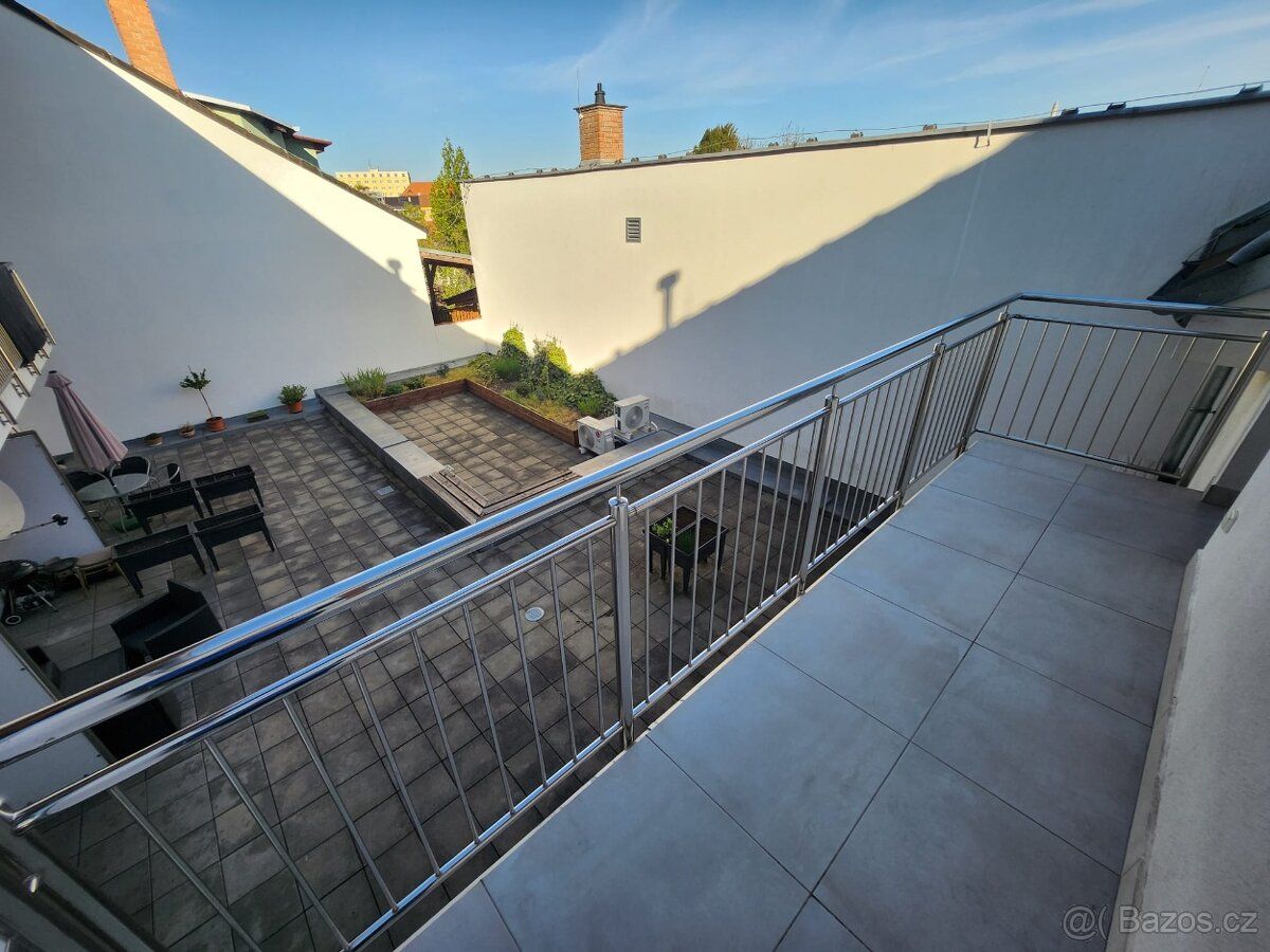 Nabízím k pronájmu slunný byt 2+kk o velikosti 55m2 v centru
