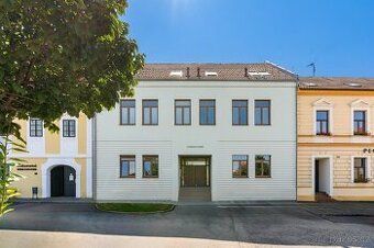 Nabízím k pronájmu slunný byt 2+kk o velikosti 55m2 v centru