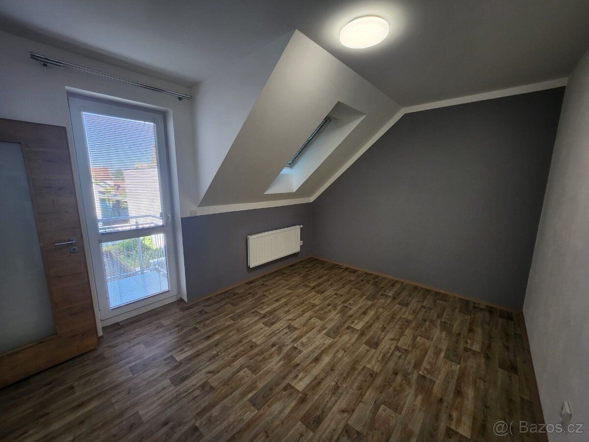 Nabízím k pronájmu slunný byt 2+kk o velikosti 55m2 v centru