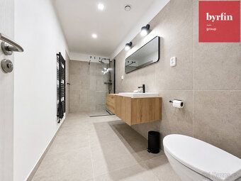 Nabízím k pronájmu prostorný byt o dispozici 3+1 a výměře 11
