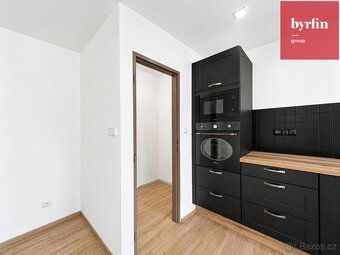 Nabízím k pronájmu prostorný byt o dispozici 3+1 a výměře 11
