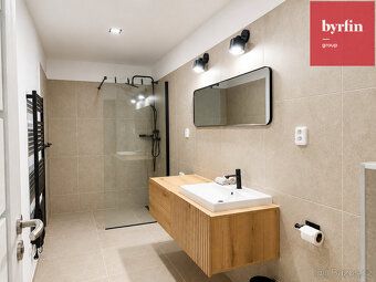 Nabízím k pronájmu prostorný byt o dispozici 3+1 a výměře 11