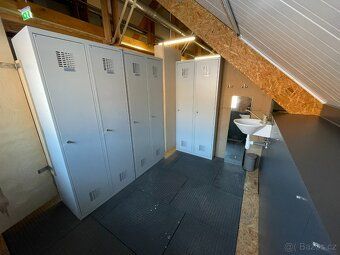 • Zastavěná plocha: 492 m² • Dvoupodlažní objekt • Podlahová