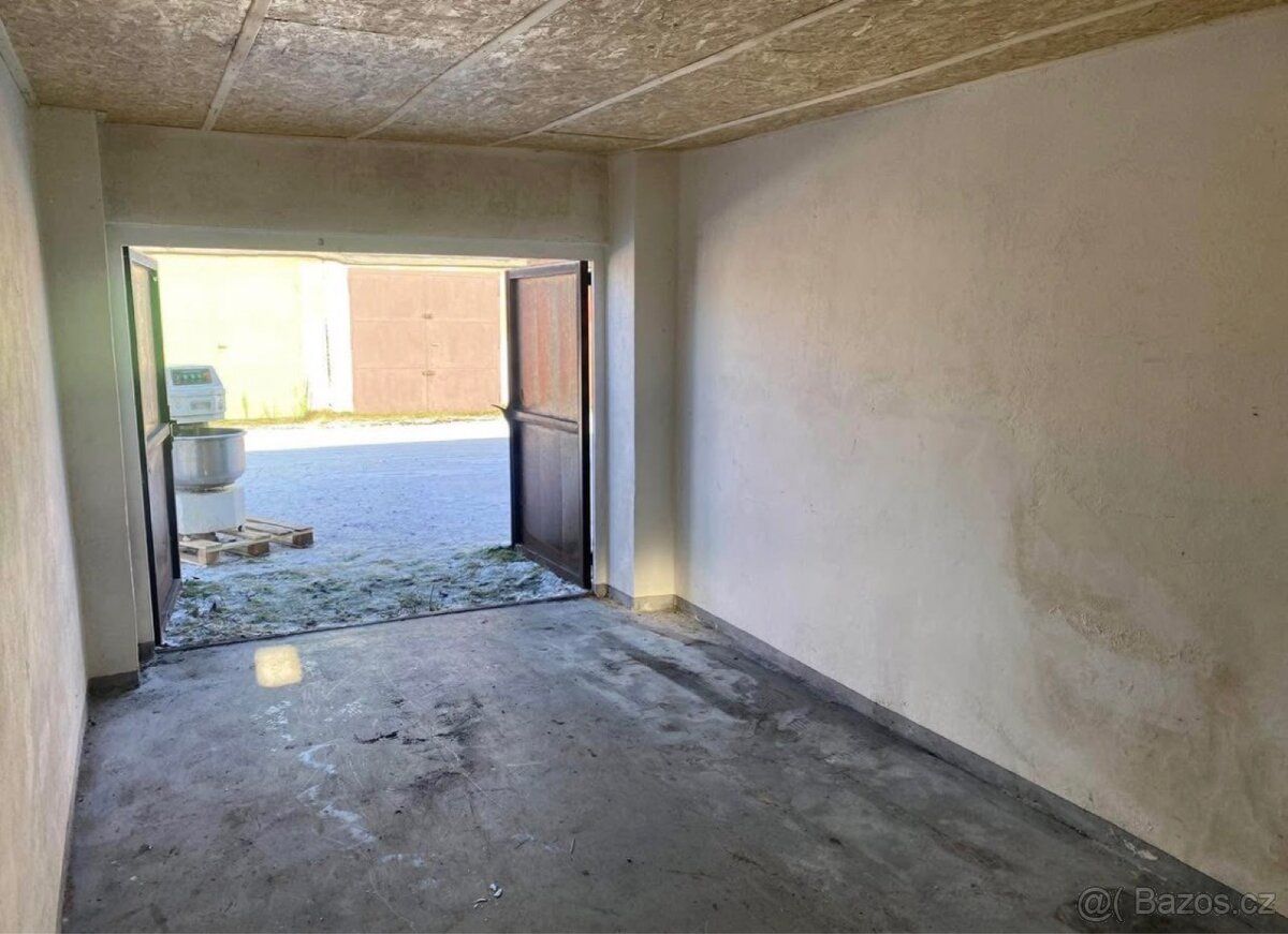 🚗 Pronájem garáže – Pardubice, Popkovice (18 m²) 🚗
Nabízím k