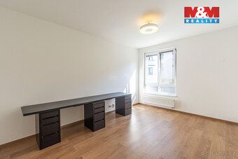 Nabízíme k prodeji nadstandardní velký byt 4+kk o užitné plo