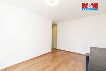 Nabízíme k prodeji nadstandardní velký byt 4+kk o užitné plo