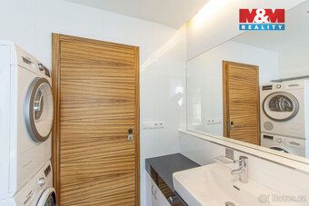 Nabízíme k prodeji nadstandardní velký byt 4+kk o užitné plo