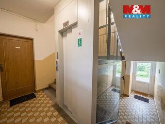 Nabízíme pronájem bytu 2+1 ve čtvrtém patře panelového domu 