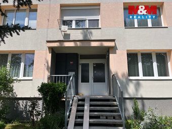 Nabízíme pronájem bytu 2+1 ve čtvrtém patře panelového domu 