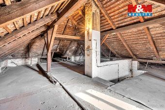 Nabízíme k prodeji samostatně stojící rodinný dům v klidné č