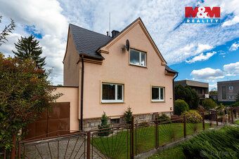 Exkluzivně Vám nabízíme ke koupi dvoupodlažní rodinný dům ve