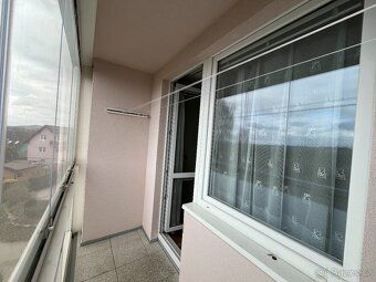 Cena nájmu: 9.000Kč + 3000 Kč služby. Před započetím nájmu s