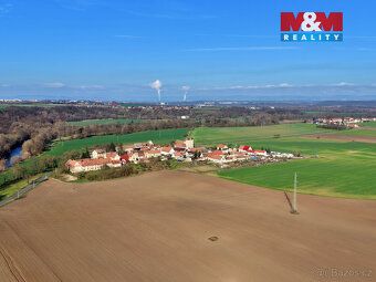 Nabízíme Vám stavební pozemek o výměře cca 755 m² v obci Zál