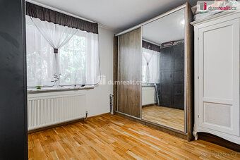 , Nabízíme k prodeji prostorný rodinný dům s bazénem o užitn