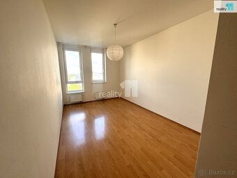 + zálohy na energie a služby 5.200,-Kč/měsíc, elektřina přev