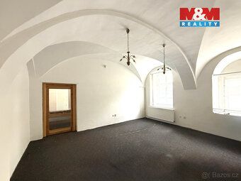 Nabízíme k prodeji nájemní dům v centru Broumova na pozemku 