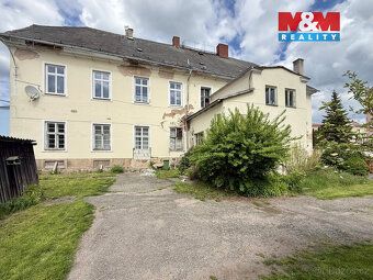 Nabízíme k prodeji nájemní dům v centru Broumova na pozemku 